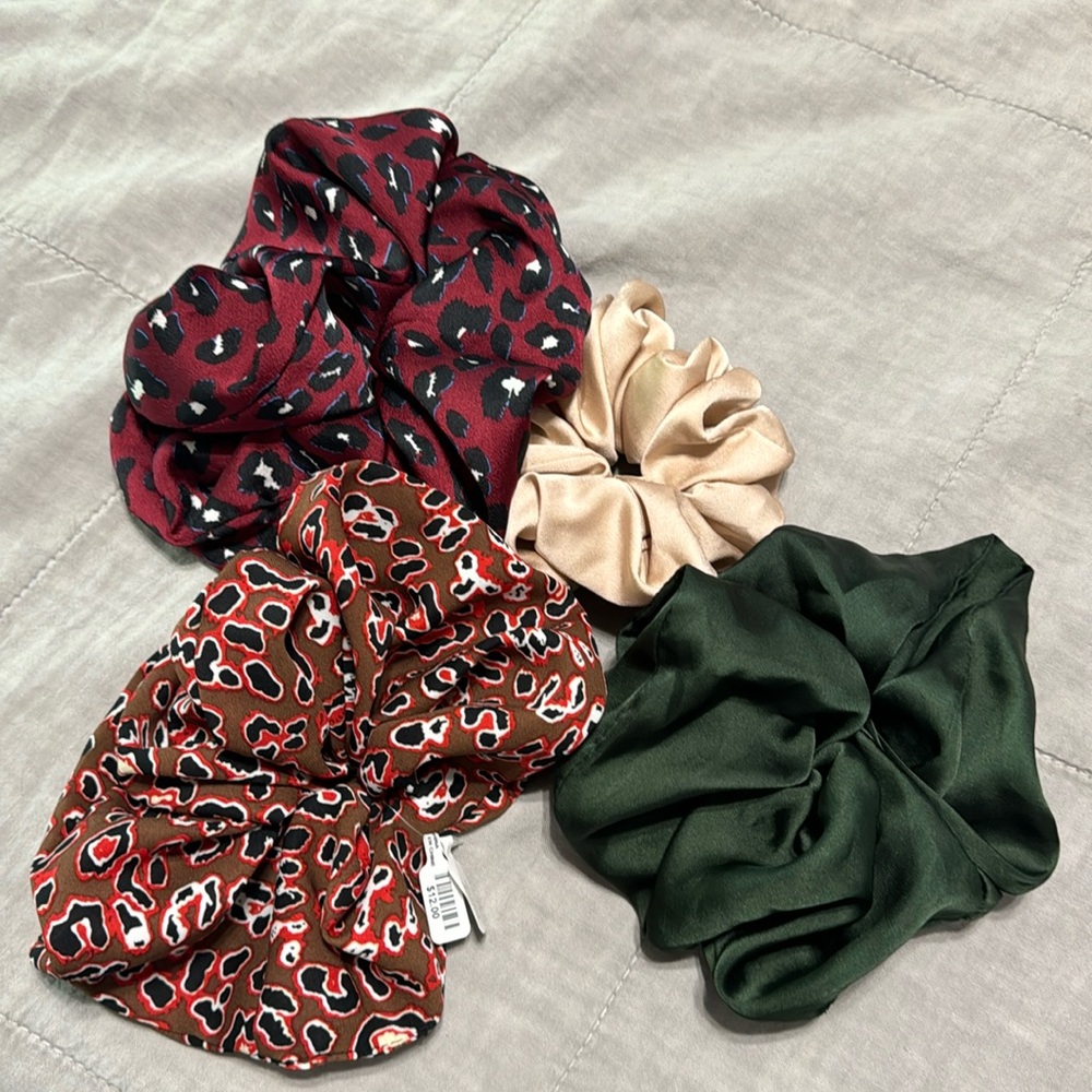 Silk fabric scrunchies